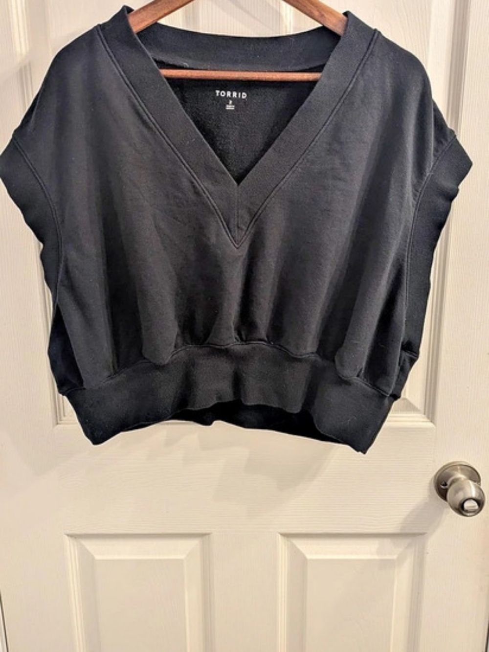 Torrid Cropped Active Pullover Black Size 2 Like New